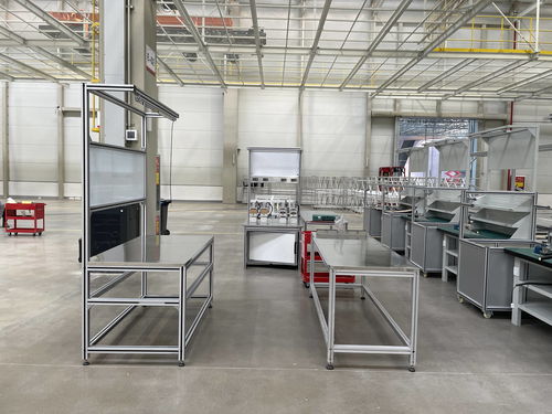 體育場地鋪裝專用裝配工作臺產品特點及相應配置介紹