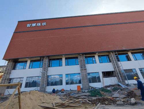 攀鋼智慧煉鐵控制中心項(xiàng)目 鋁板、鋁方通與鋁合金門(mén)窗安裝及體育場(chǎng)地鋪裝工程案例分析